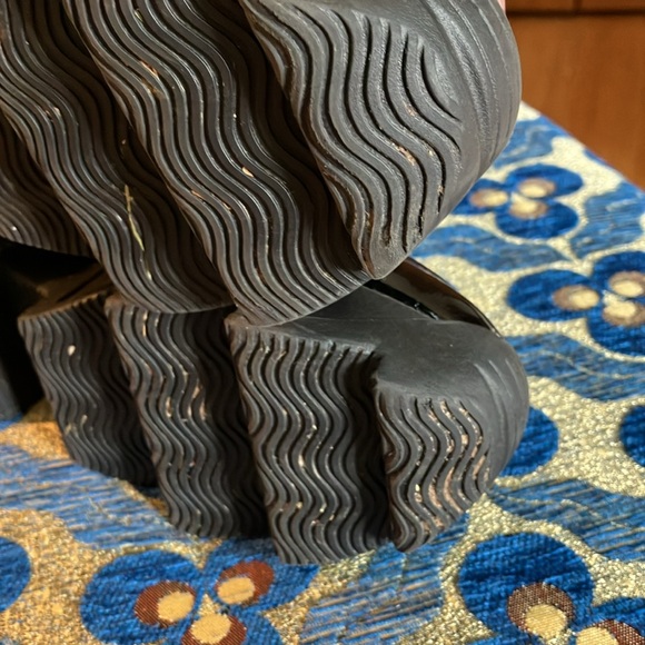 iRi black patent leather boots! 🖤 - Picture 7 of 14